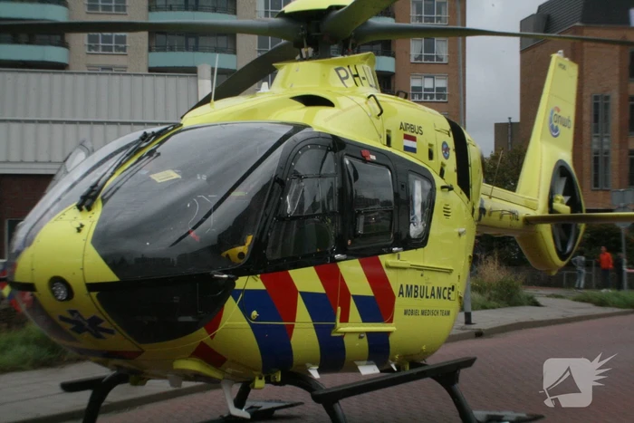 Scooterrijder zwaargewond bij ongeval op parkeerterrein