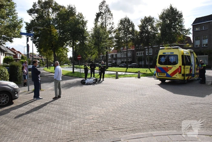 Scooterrijder gewond na botsing met auto