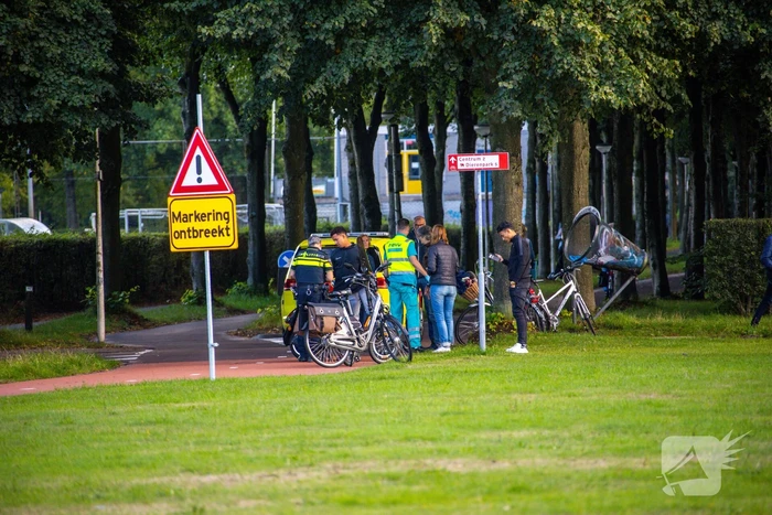 Vrouw gewond na botsing met scooterrijder