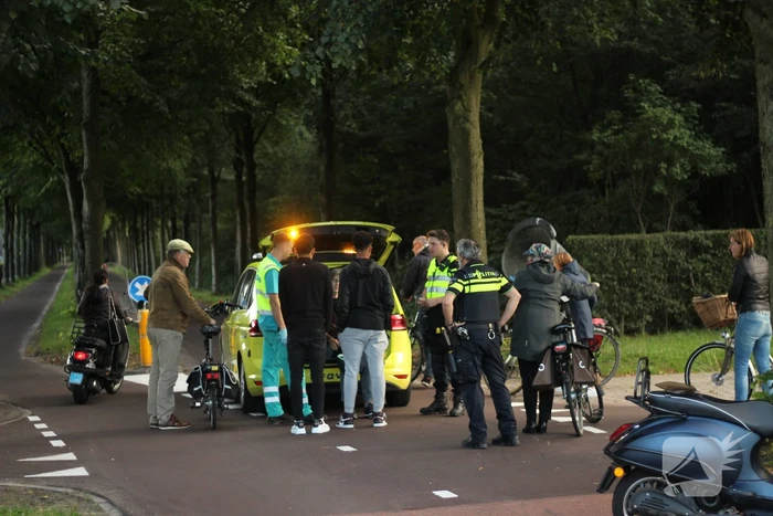Vrouw gewond na botsing met scooterrijder
