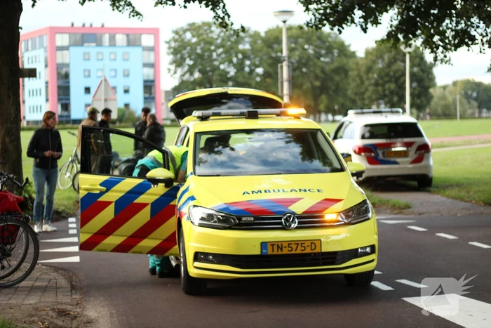 Vrouw gewond na botsing met scooterrijder
