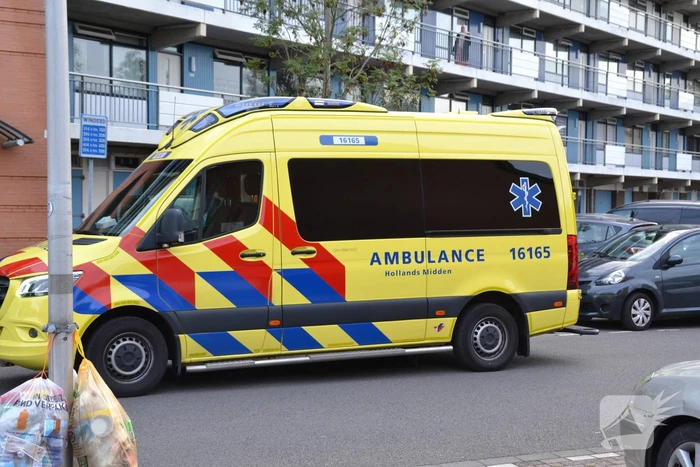 Twee personen met elkaar op de vuist