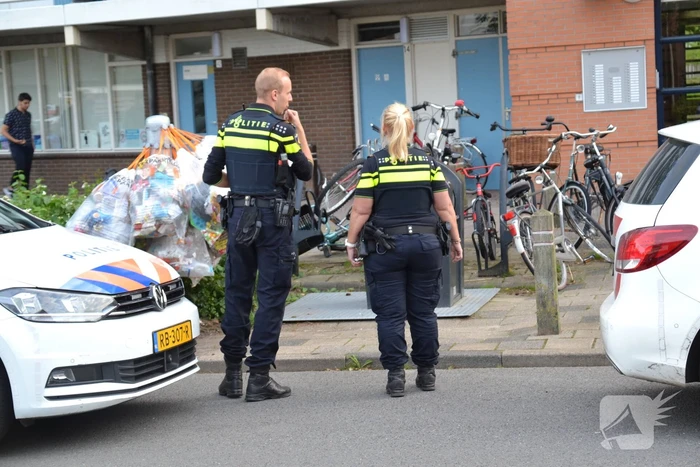 Twee personen met elkaar op de vuist