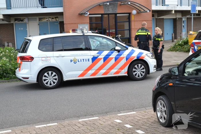Twee personen met elkaar op de vuist