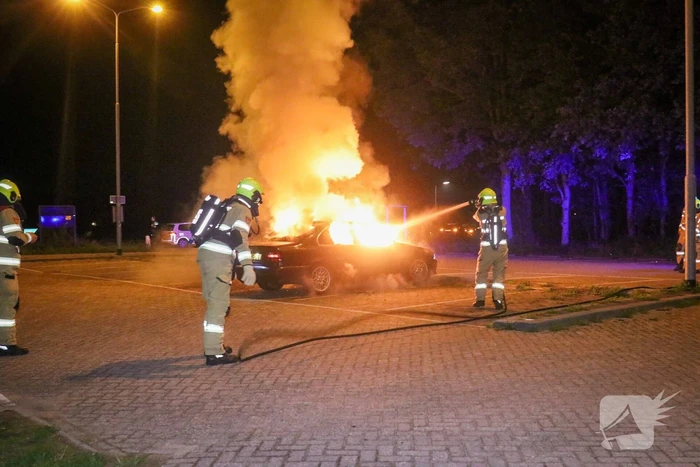 Auto totaal verwoest door brand