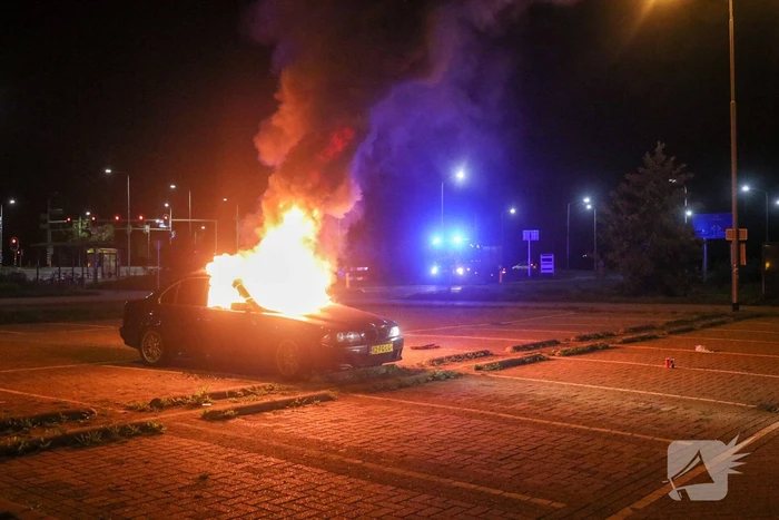 Auto totaal verwoest door brand