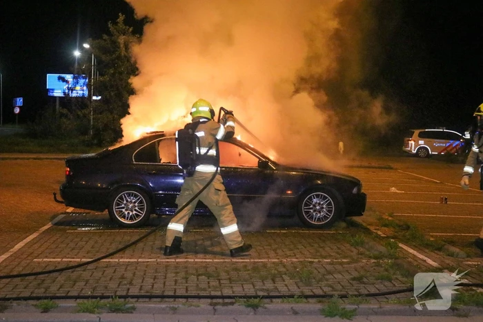 Auto totaal verwoest door brand