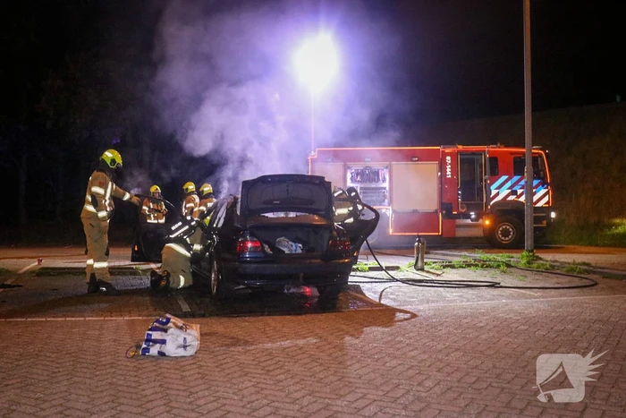 Auto totaal verwoest door brand