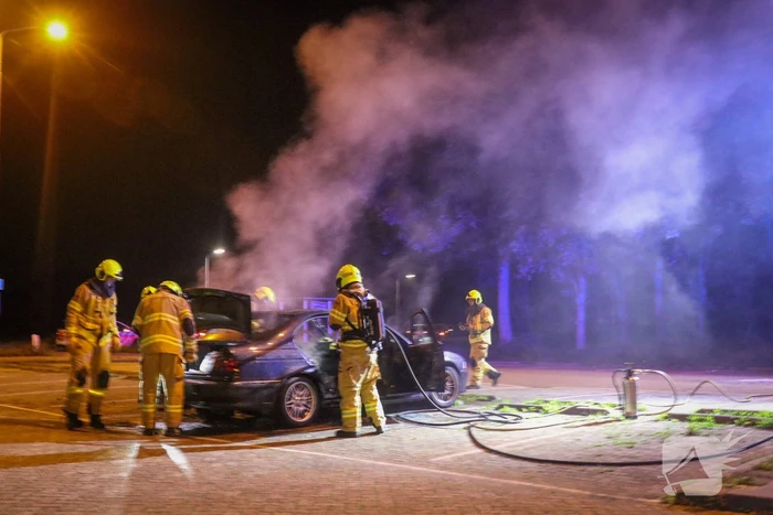 Auto totaal verwoest door brand