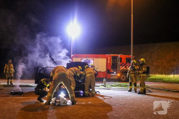 Auto totaal verwoest door brand