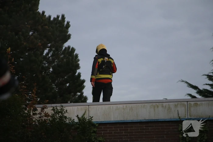 Brandweer oefent middelbrand met slachtoffers in slooppand