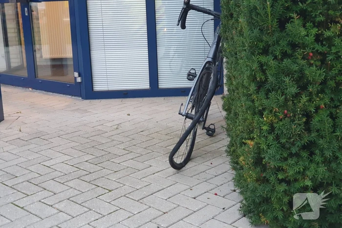 Racefietser aangereden door auto