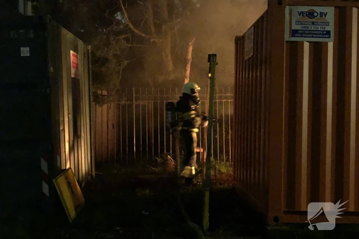 Politie doet poging brand te blussen