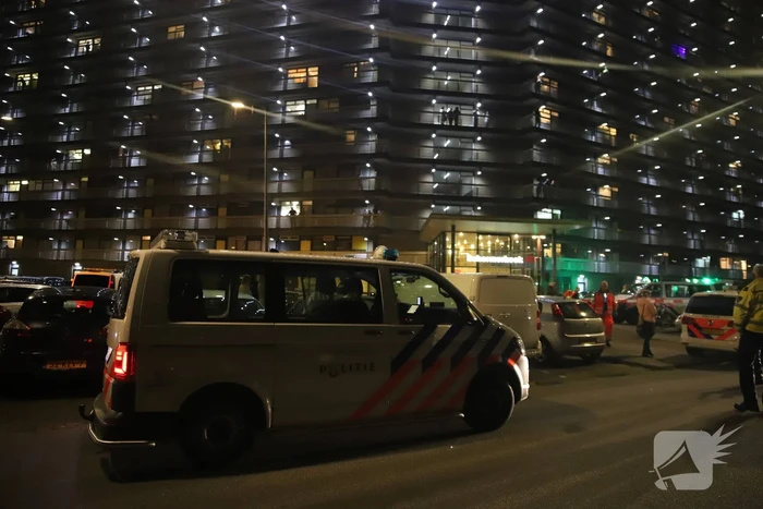 Man zwaargewond bij steekpartij in flatwoning