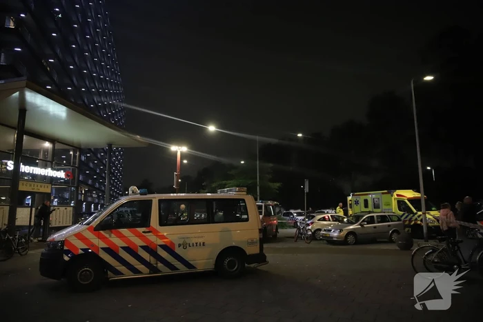 Man zwaargewond bij steekpartij in flatwoning