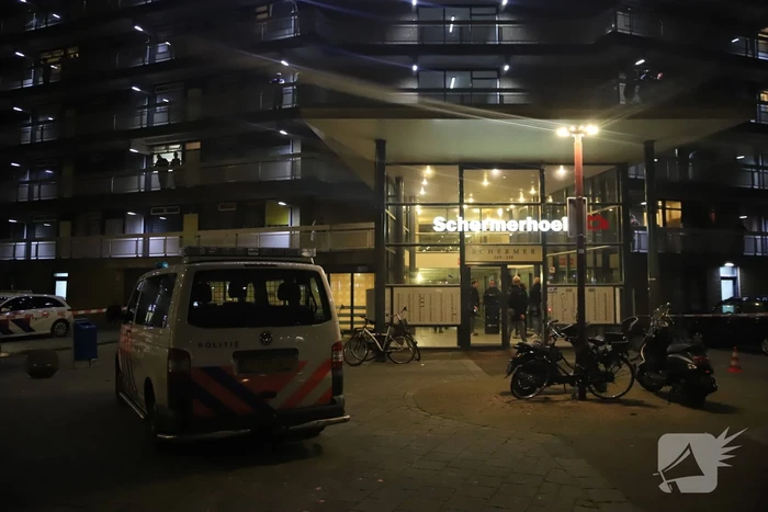 Man zwaargewond bij steekpartij in flatwoning