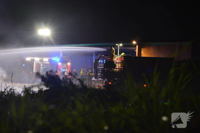 Veel rookontwikkeling door brandende afvalberg