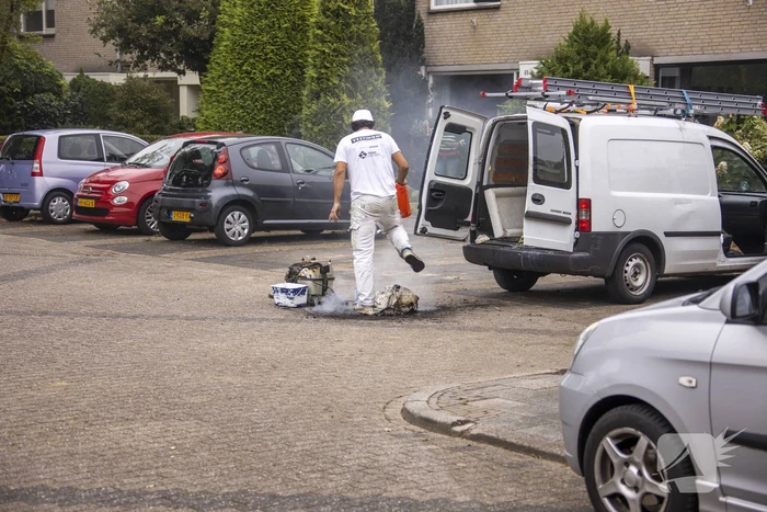 Schilder provoceert persfotografen bij brand in zijn bestelbus