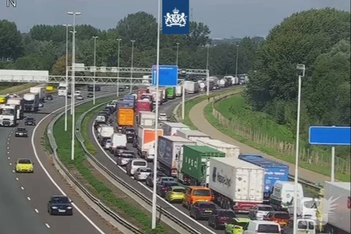 Ernstig ongeval op A16 met vrachtwagen