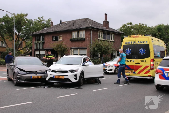 Forse schade na aanrijding op kruispunt