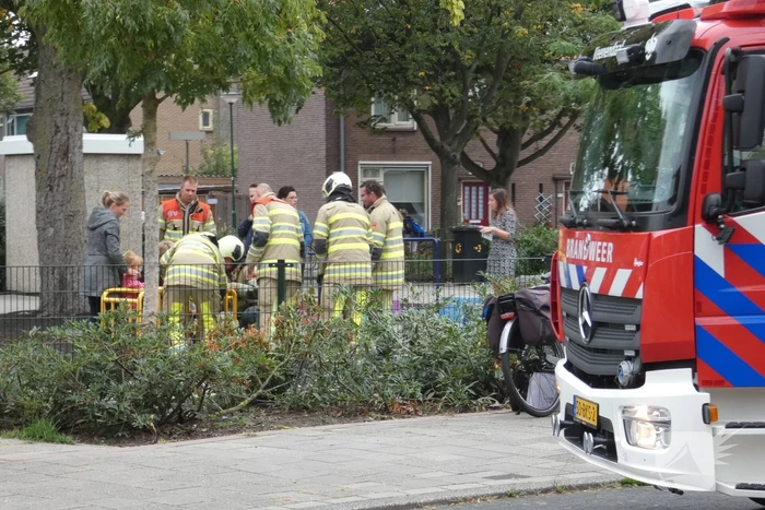 Kindje vast in speeltoestel
