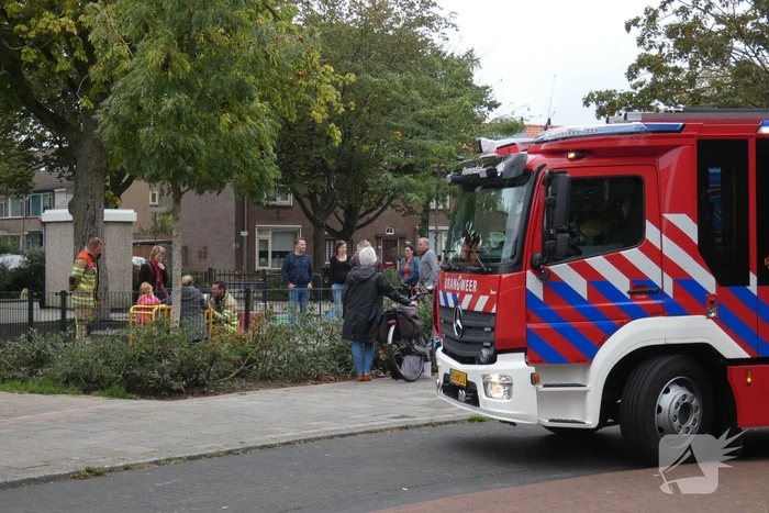 Kindje vast in speeltoestel