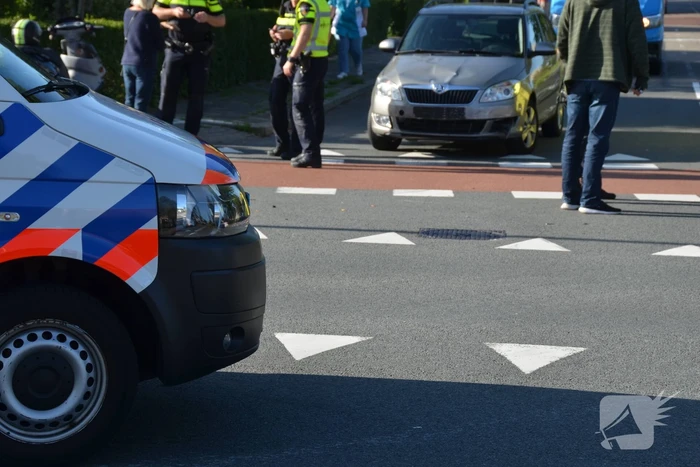 Scooterrijder gewond na botsing met auto