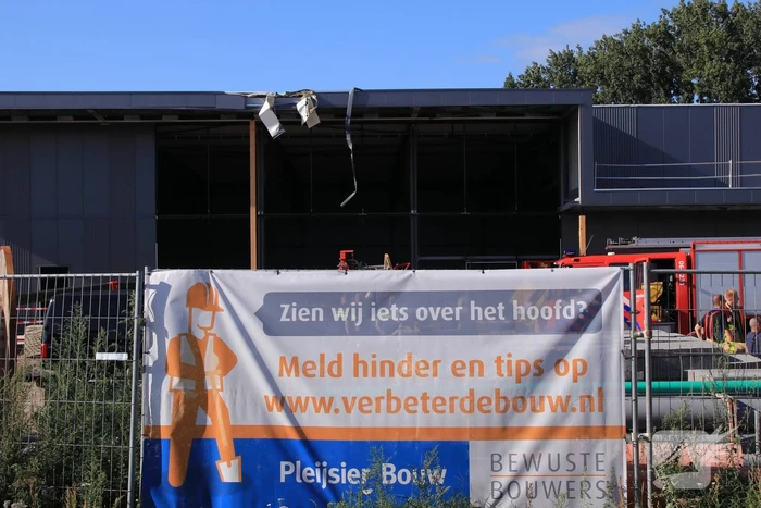 Drie personen gewond geraakt op bouwplaats na omvallen hoogwerker