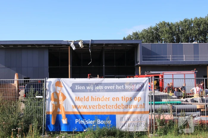 Drie personen gewond geraakt op bouwplaats na omvallen hoogwerker