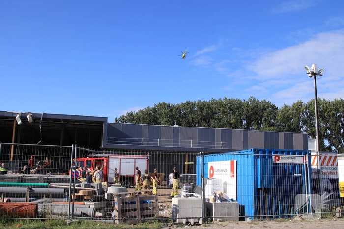 Drie personen gewond geraakt op bouwplaats na omvallen hoogwerker