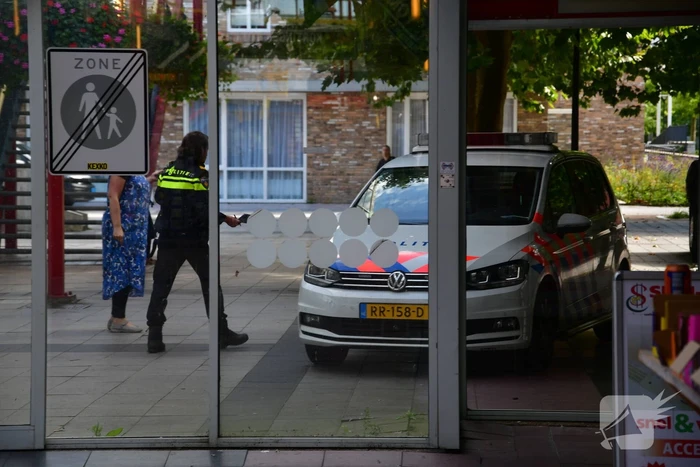 Jongeman pleegt met steekwapen overval op Primera in winkelcentrum 't Lelycentre