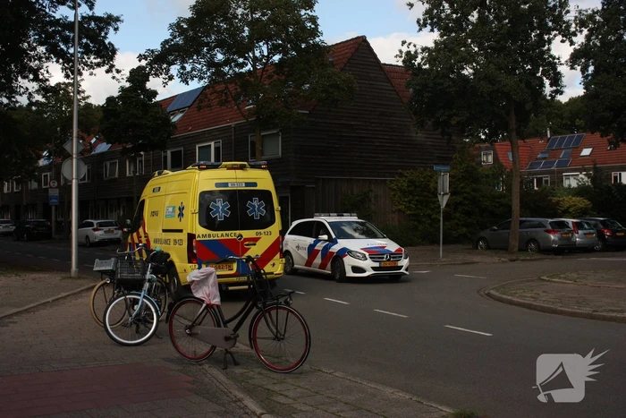 Scholiere onderweg naar school gaat onderuit na afsnijdactie