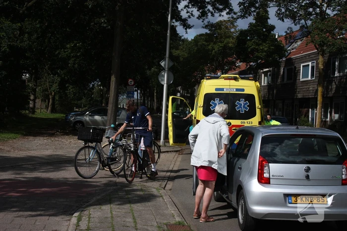 Scholiere onderweg naar school gaat onderuit na afsnijdactie