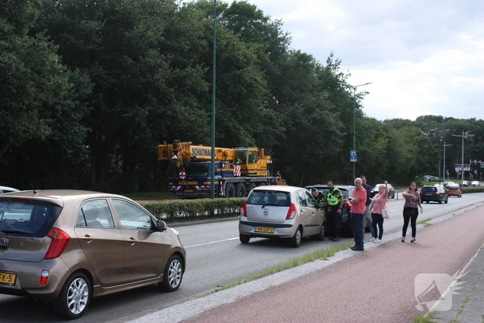 Bestuurder let niet op en botst op voorganger