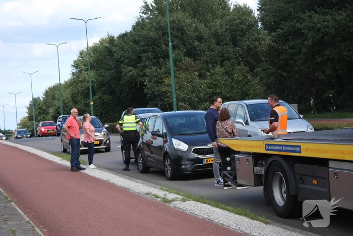 Bestuurder let niet op en botst op voorganger