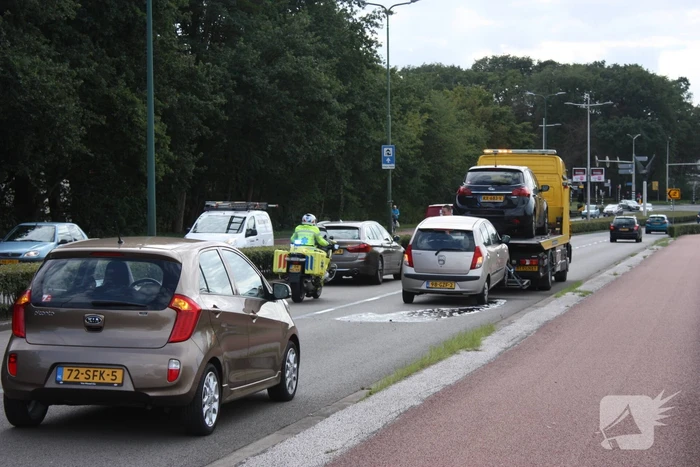 Bestuurder let niet op en botst op voorganger