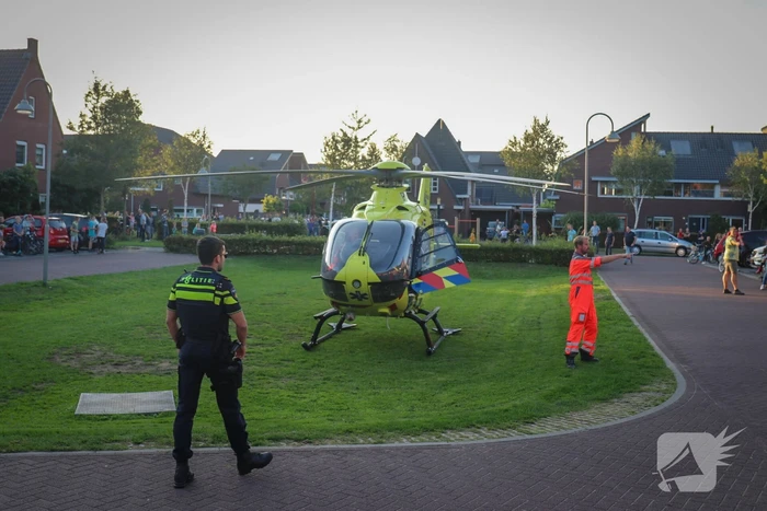 Gevallen fietser zorgt voor traumahelikopter in woonwijk