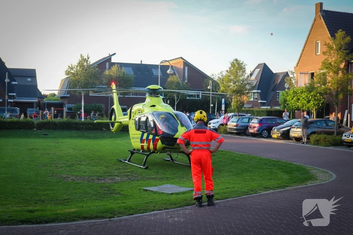Gevallen fietser zorgt voor traumahelikopter in woonwijk
