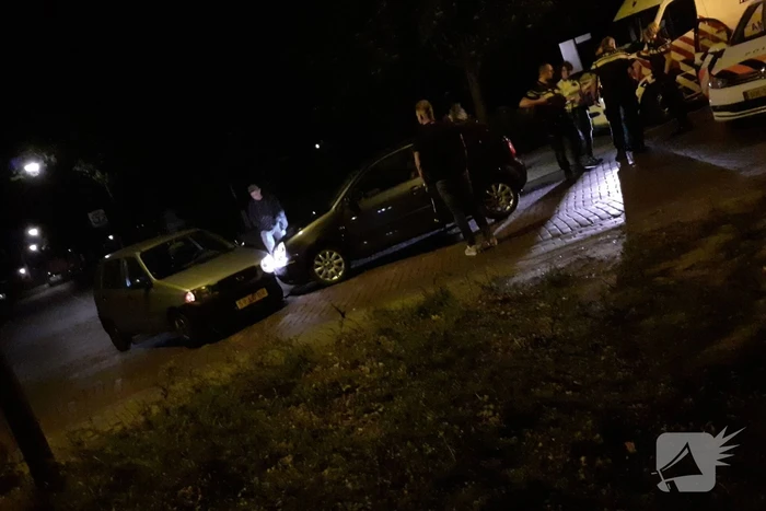 Aanhouding na aanrijding tussen twee auto's