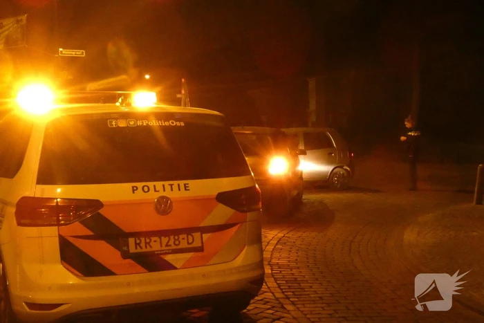 Aanhouding na aanrijding tussen twee auto's