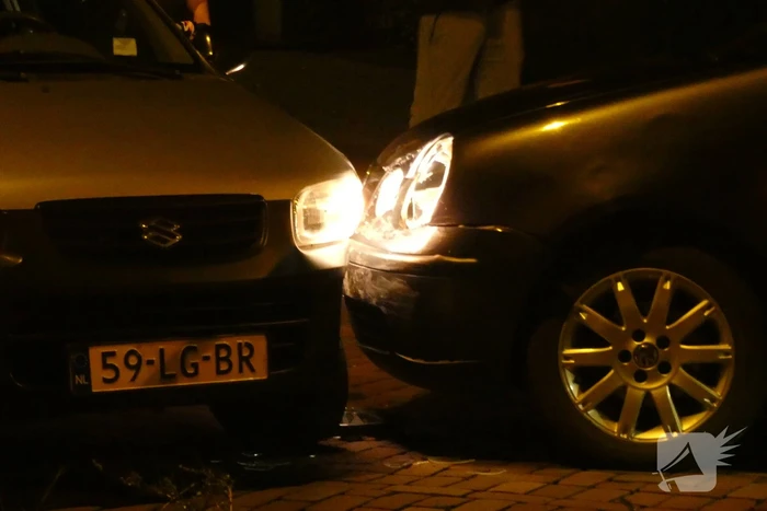 Aanhouding na aanrijding tussen twee auto's