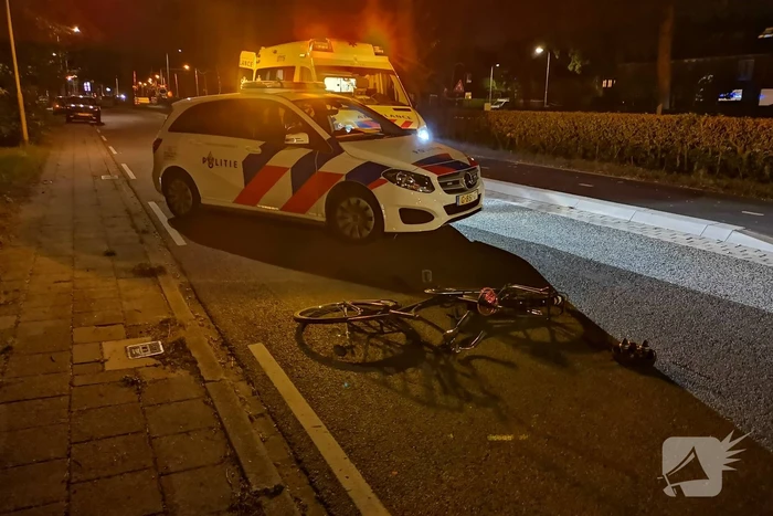 Fietsster gewond na aanrijding met auto