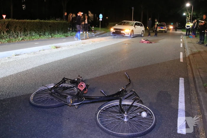 Fietsster gewond na aanrijding met auto