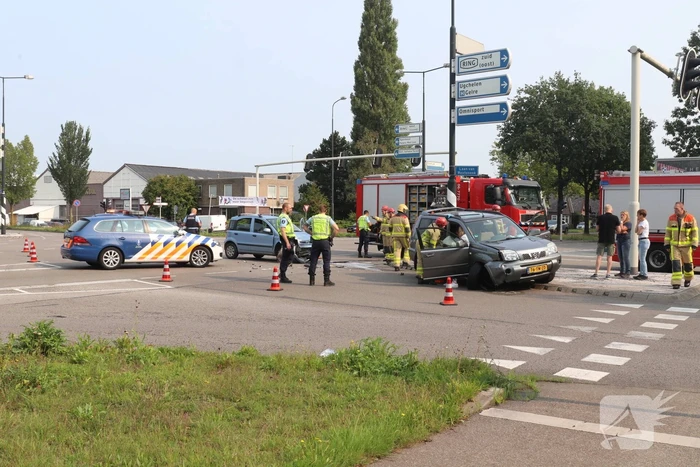 Gewonde bij flinke aanrijding op kruising