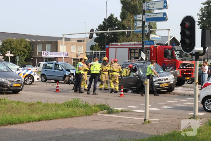 Gewonde bij flinke aanrijding op kruising