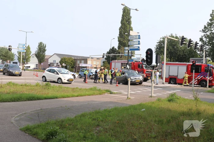 Gewonde bij flinke aanrijding op kruising