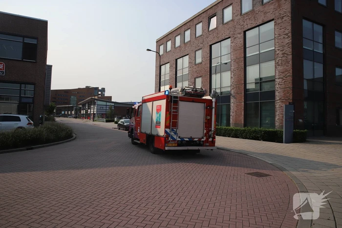 Brandweer bevrijdt kind uit vergrendelde auto