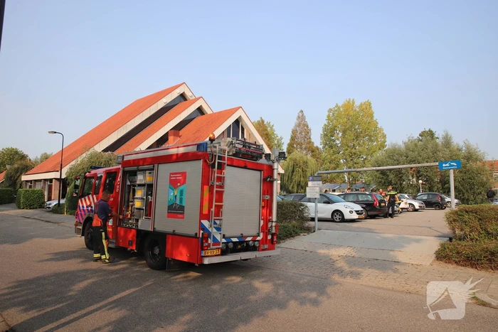 Brandweer bevrijdt kind uit vergrendelde auto