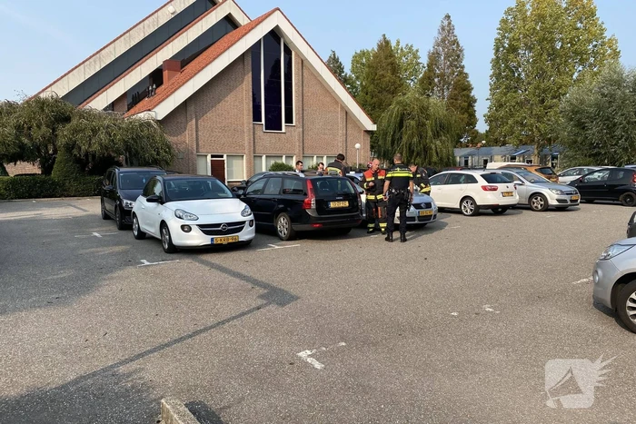 Brandweer bevrijdt kind uit vergrendelde auto