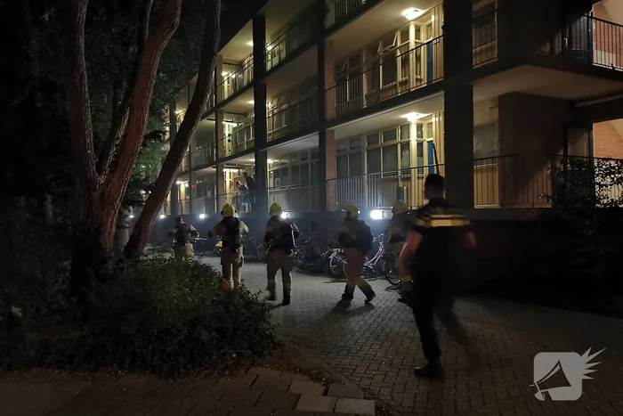Brand in keuken van flatwoning